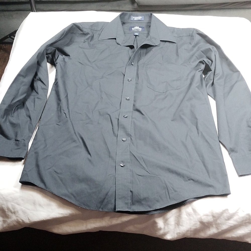 Stafford men's long sleeved button down shirt size 15 1/2 (34/35)